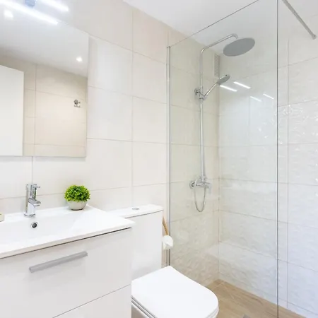 Home2book Beachside Cristianos & Pool 洛斯克里斯蒂亚诺斯